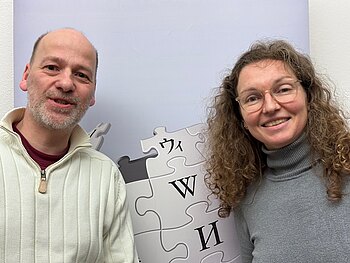 zwei Wikipedianer vom WikiMUC, die einen Einführungskurs zur Wikipedia leiten.