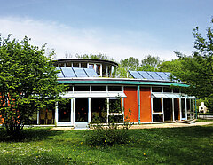 Das Haus des Ökologischen Bildungszentrums von außen
