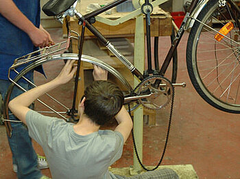 Fahrrad in Reparaturarbeit