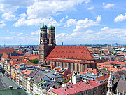 Foto von der Frauenkirche aus einer höherliegenden Perspektive