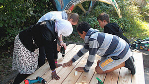 Gemeinsam Bauen wir ein Holzdeck