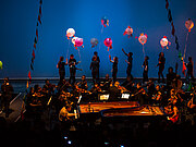 Das Münchener Kammerorchester begleitet ein Kinderkonzert